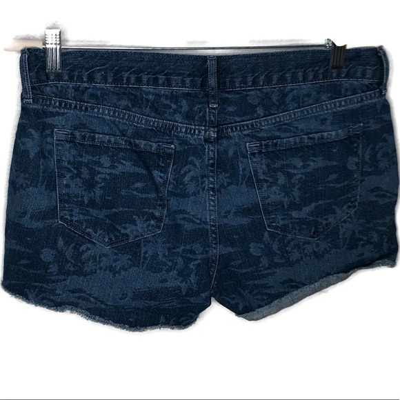 Old Navy Shorts.  Destress look.  Size 8. - Picture 2 of 3